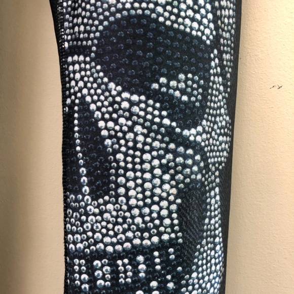 Scull Leggings by Zara Terez  ZT Performance - Picture 10 of 14